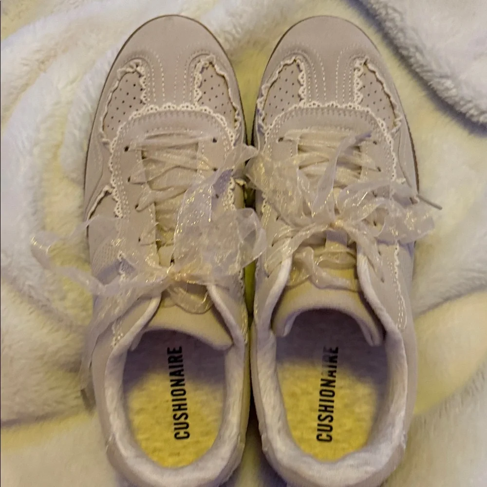 Cushion Walk Women's Elegant Cream Sneakers - Picture 4 of 8